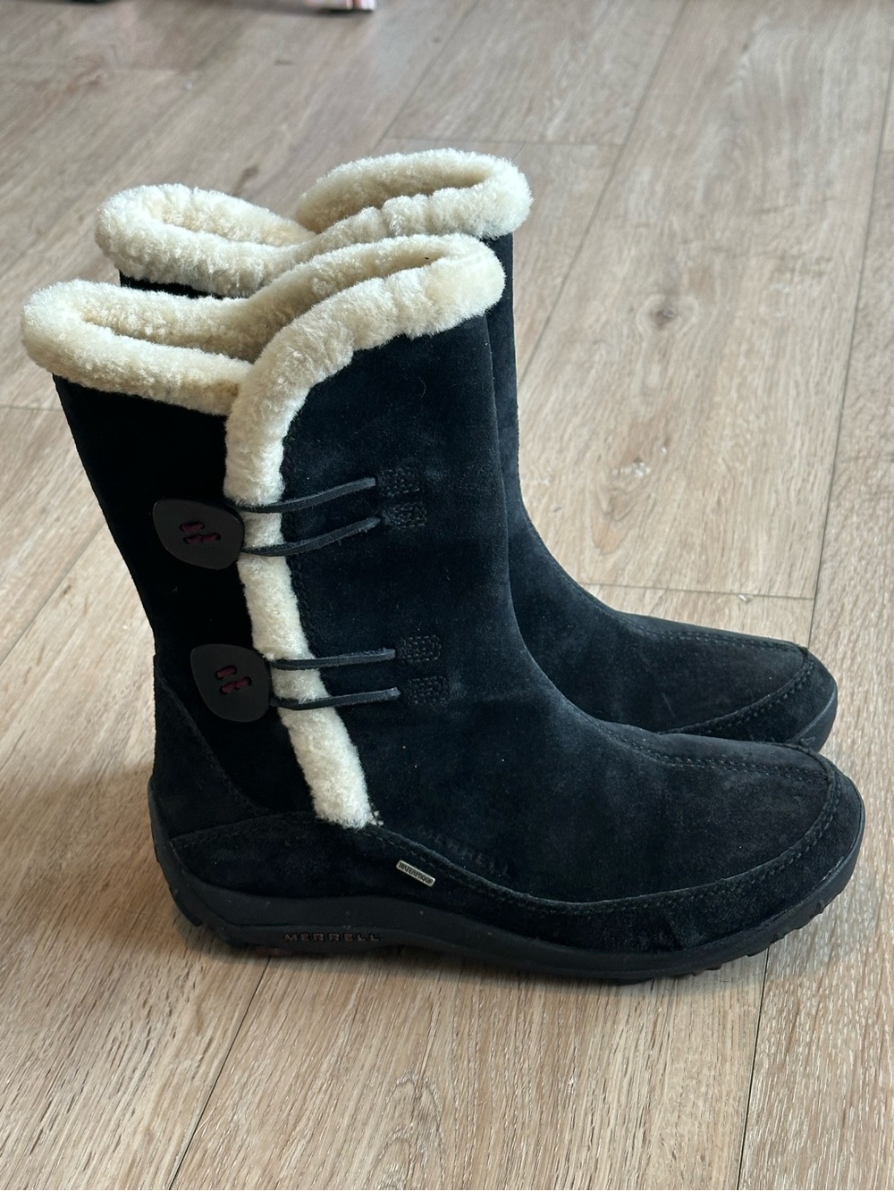 Merrell Yarra Black Suede Winter Boots w/ Cream Fleece Trim 200 gram insulation